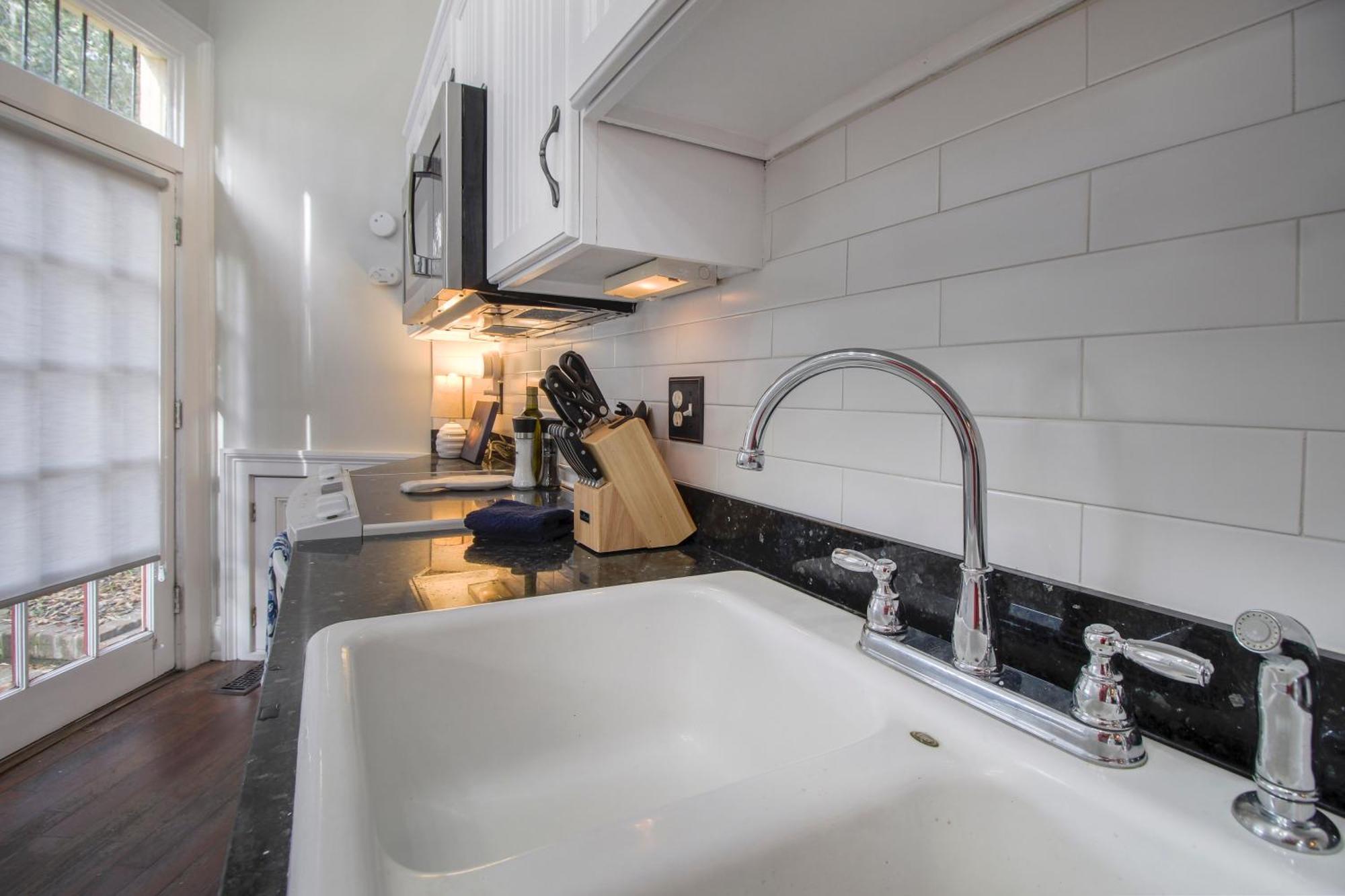 Walk To It All In Downtown, Double King Beds Savannah Exterior photo