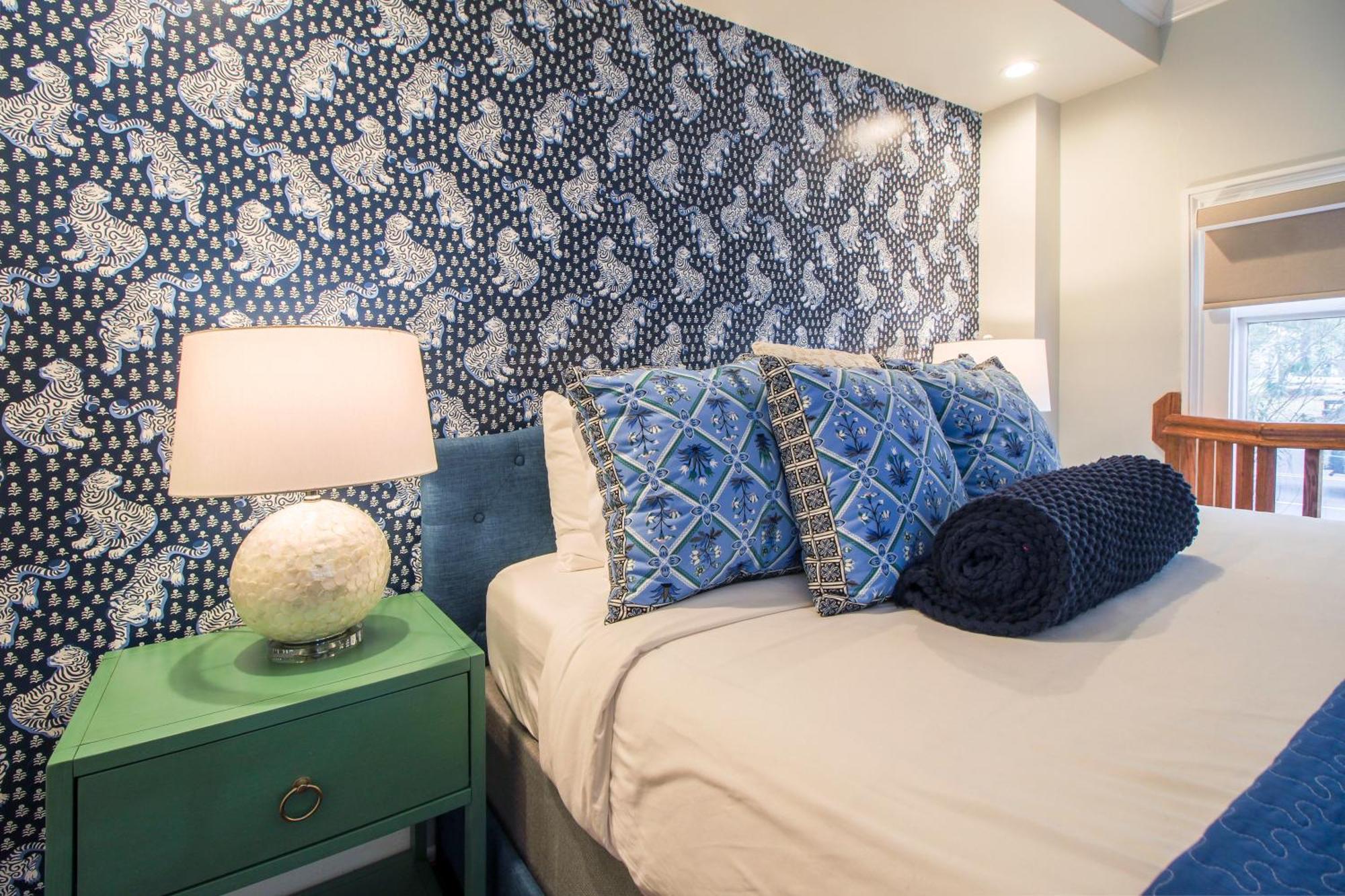 Walk To It All In Downtown, Double King Beds Savannah Exterior photo
