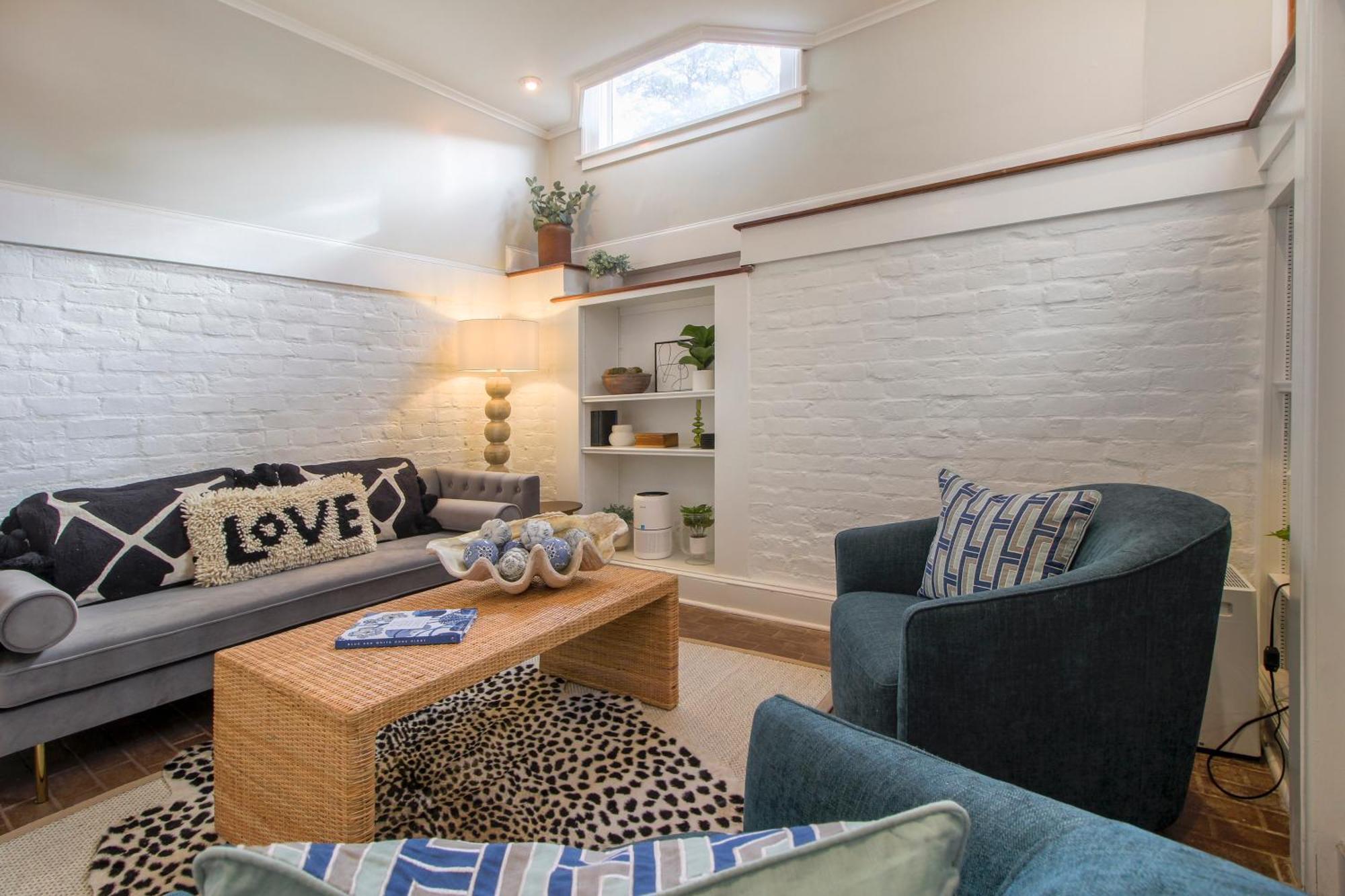 Walk To It All In Downtown, Double King Beds Savannah Exterior photo